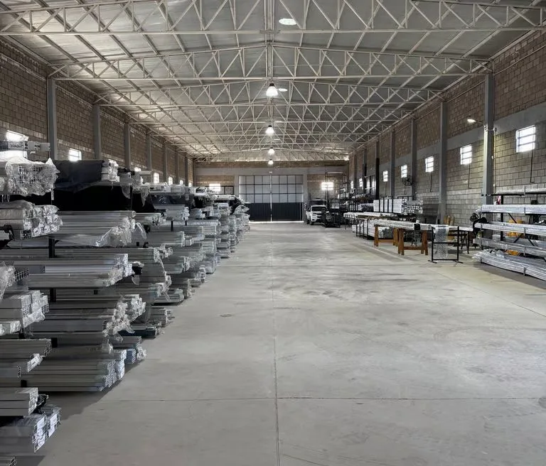 Depósito de perfiles de aluminio de Perfiles Americanos en Córdoba